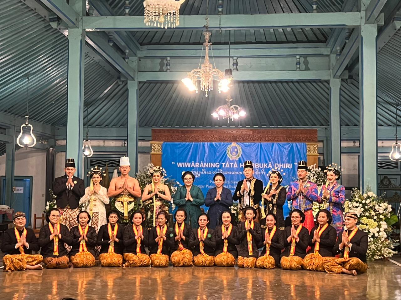 Wisuda Pasinaon Tata Busana Saha Paes, Upaya Keraton Surakarta Lestarikan Busana Adat Jawa