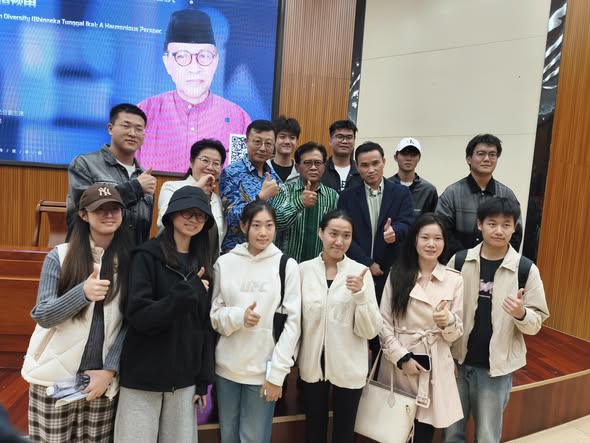 Islam Nusantara and Unity in Diversity (Bhinneka Tunggal Ika): A Harmonious Perspective for Global Change